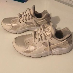 Off white huaraches size 7.5 fits like 6.5